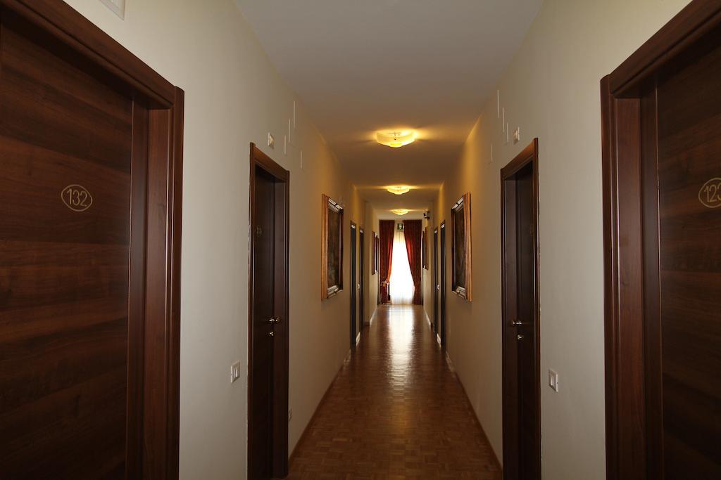Hotel La Vecchia Fattoria Loreto Zimmer foto