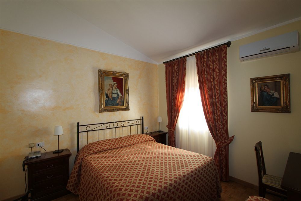 Hotel La Vecchia Fattoria Loreto Exterior foto